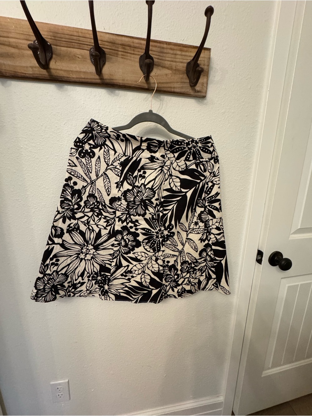 GAP Black and Cream Floral A-Line Skirt